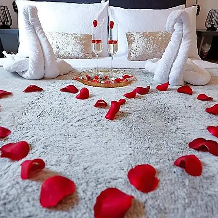 The - Couples Romantic *